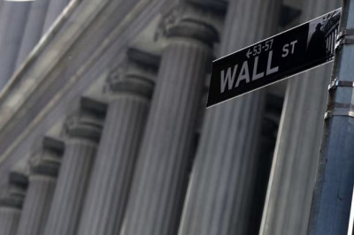 S&amp;P 500 scores 5th straight record high ahead of Europe-U.S. trade meeting